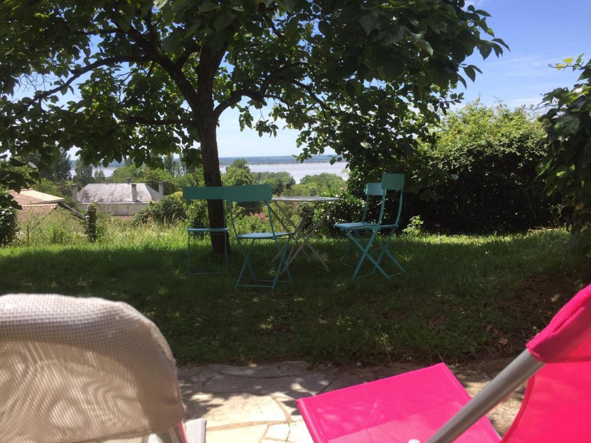 Appartement Avec Vue Panoramique Sur L'Estuaire De La Gironde Plassac  エクステリア 写真