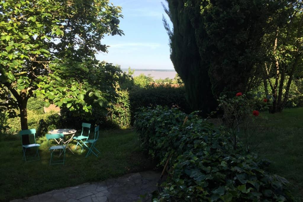 Appartement Avec Vue Panoramique Sur L'Estuaire De La Gironde Plassac  エクステリア 写真