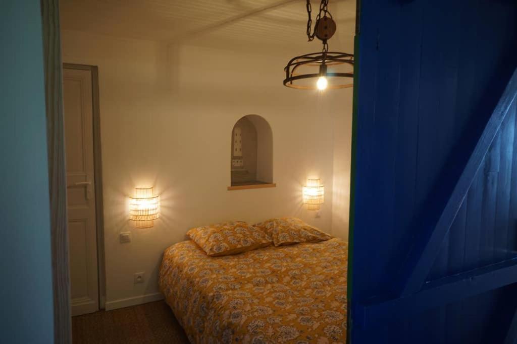 Appartement Avec Vue Panoramique Sur L'Estuaire De La Gironde Plassac  エクステリア 写真