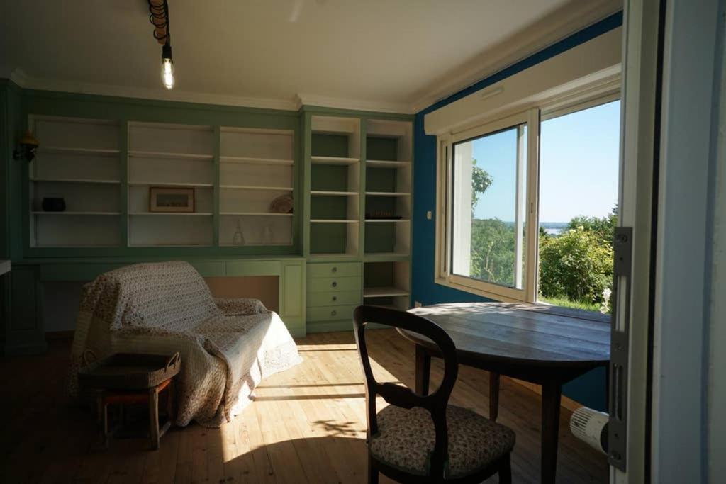 Appartement Avec Vue Panoramique Sur L'Estuaire De La Gironde Plassac  エクステリア 写真
