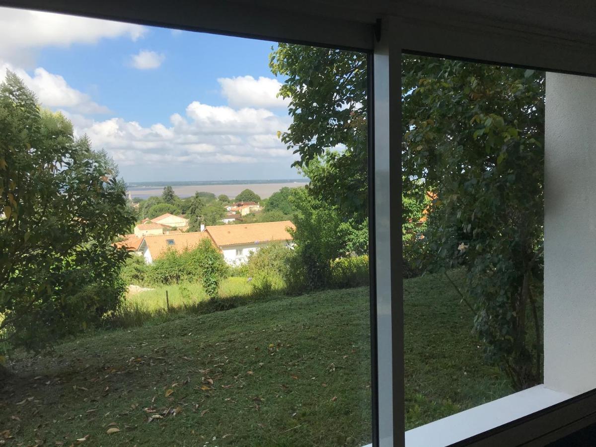 Appartement Avec Vue Panoramique Sur L'Estuaire De La Gironde Plassac  エクステリア 写真